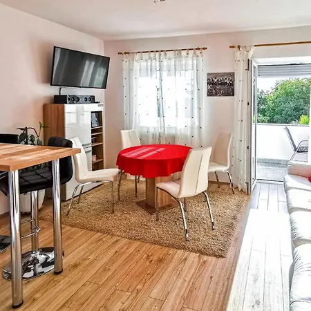 Apartment Stunning In With Wifi Dramalj